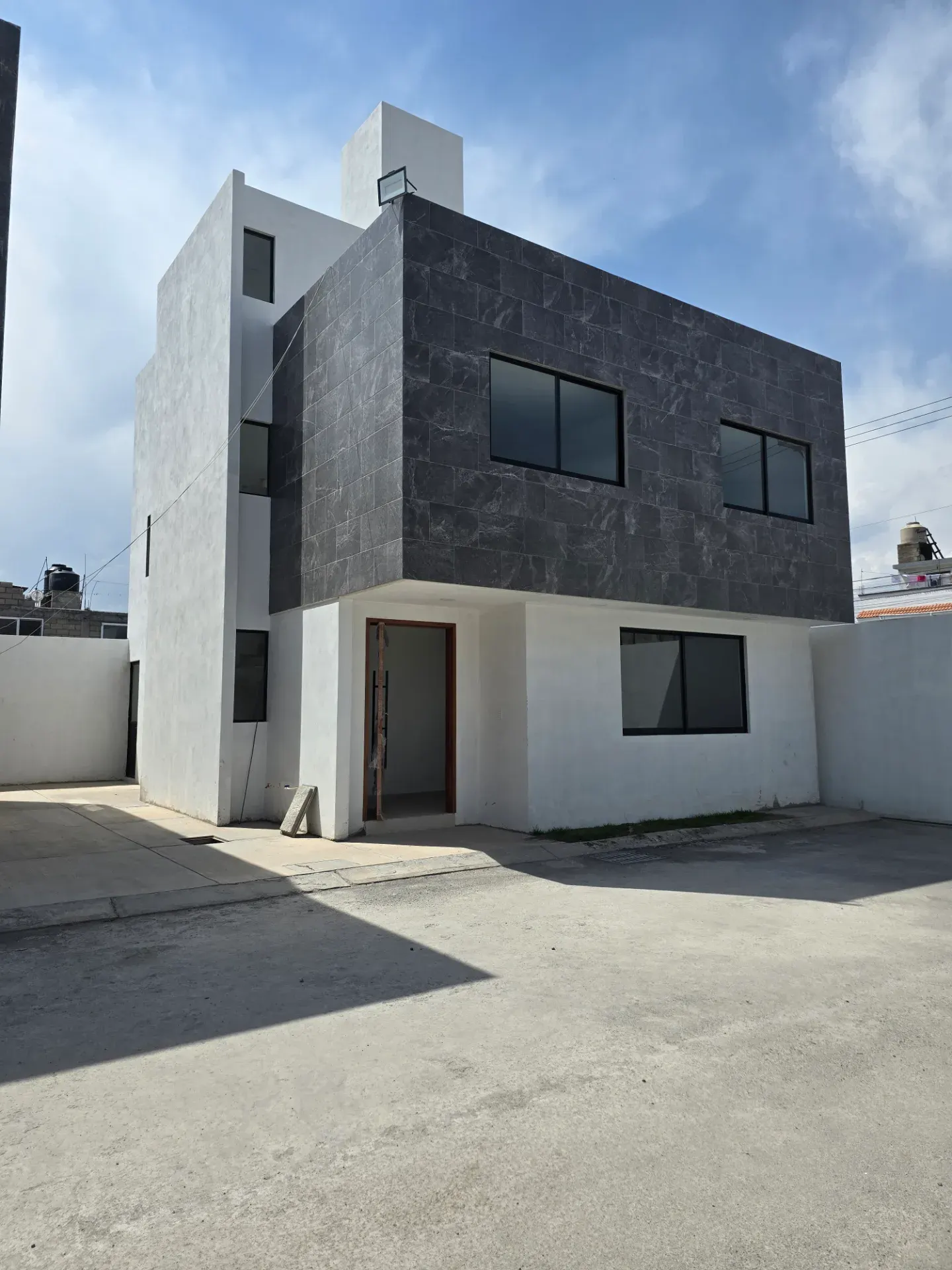 Última Casa en venta en San Mateo Atenco, México con 3 recámaras y terraza